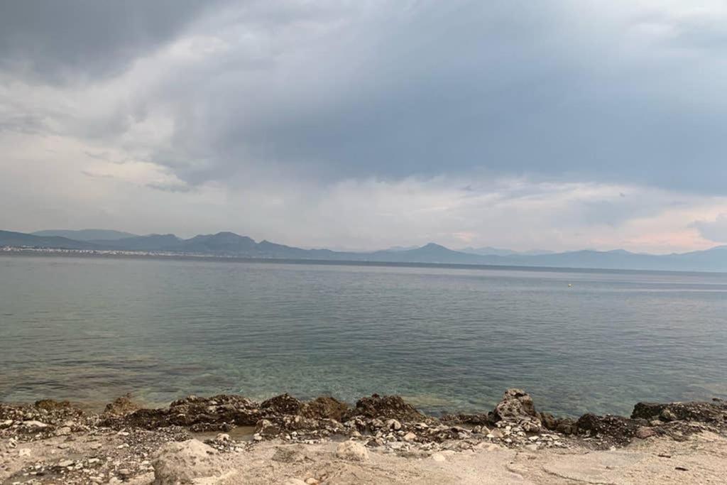 Beachfront Garden Apartment- Atlas Complex Loutraki  Eksteriør bilde