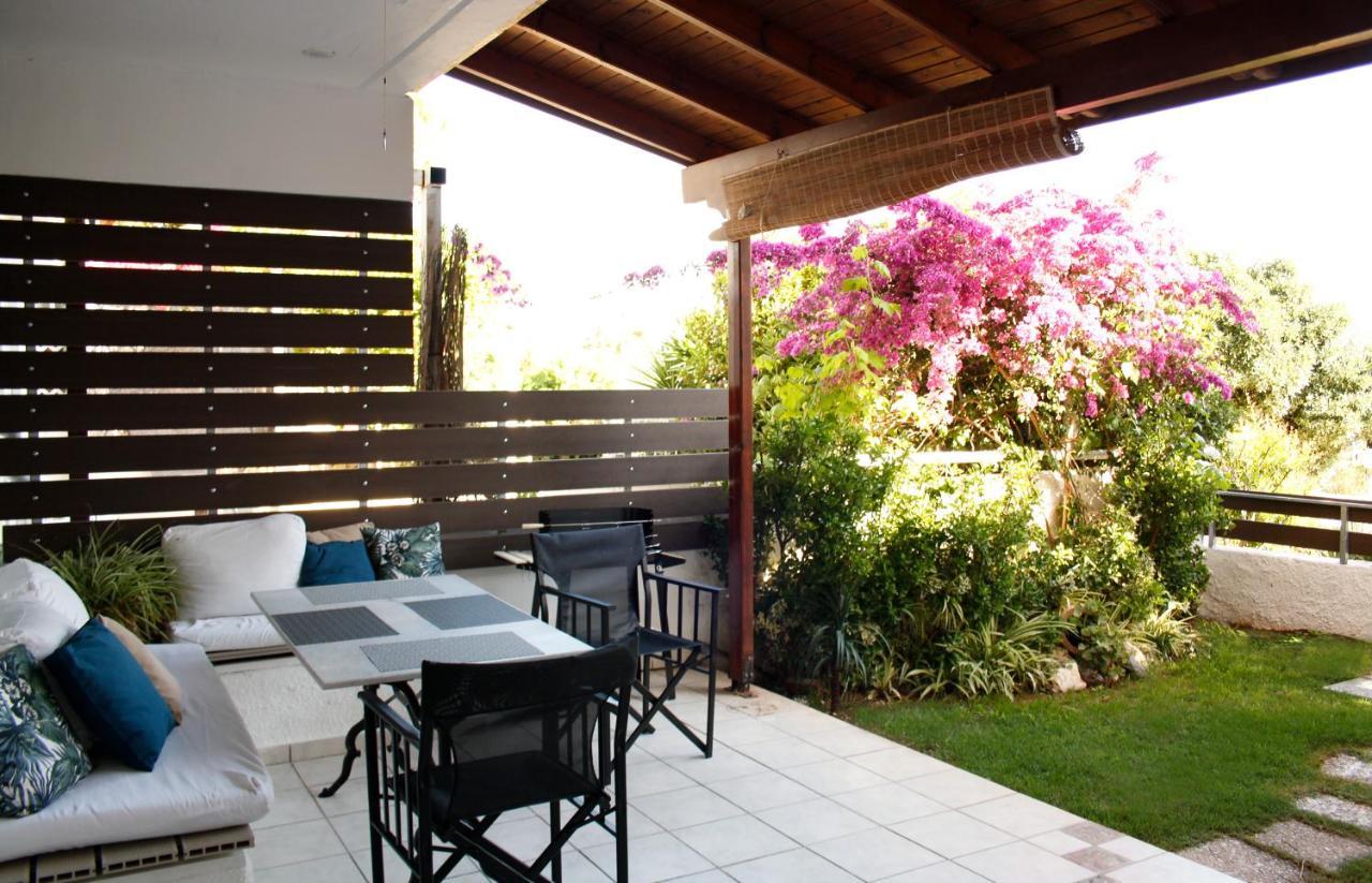 Beachfront Garden Apartment- Atlas Complex Loutraki  Eksteriør bilde